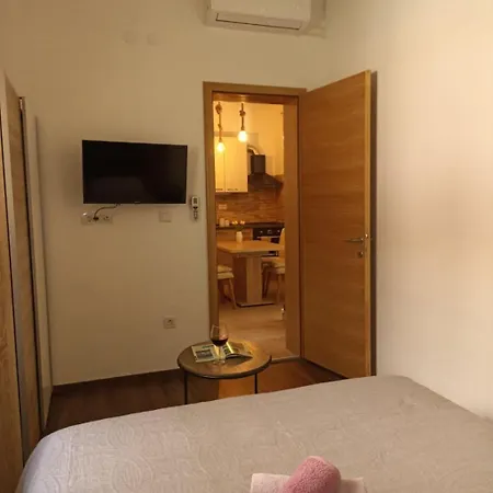 Ivan - With Jacuzzi Apartment