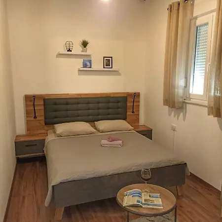 Ivan - With Jacuzzi Apartment